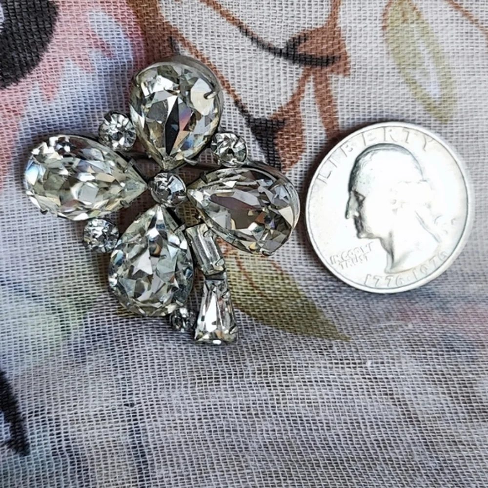 Four Leaf Clover Clear Unsigned Vintage Brooch Lucky Charm St. Patrick's Day EUC